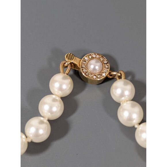 Vintage Glass Faux Pearl Rhinestone Clasp Classic Necklace 17" - Picture 5 of 9